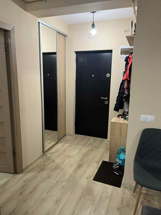 Apartament cu 2 camere, parcare, zona Vivo