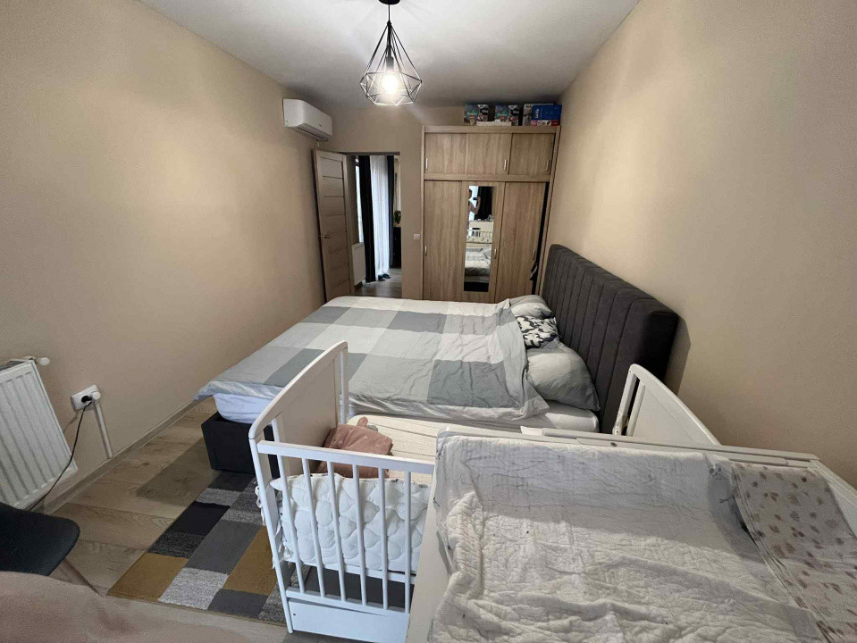 Apartament cu 2 camere, parcare, zona Vivo