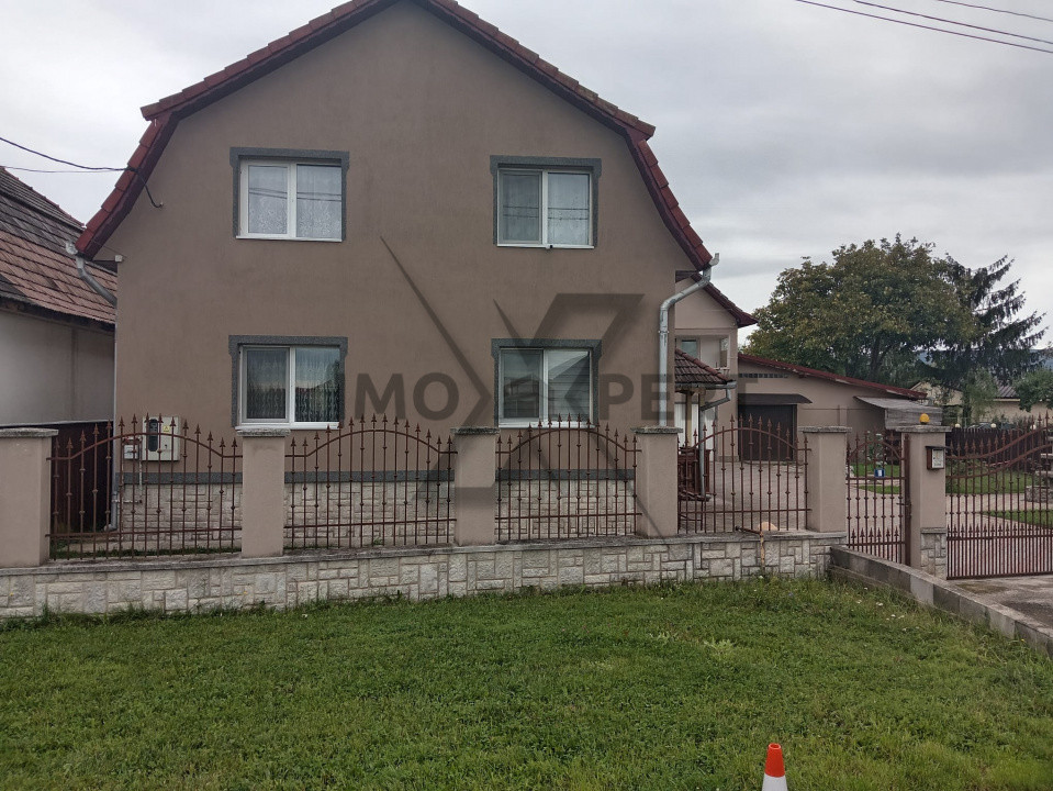 Oferim spre vanzare 2 case individuale intr-o curte generoasa, Mihai Viteazu!