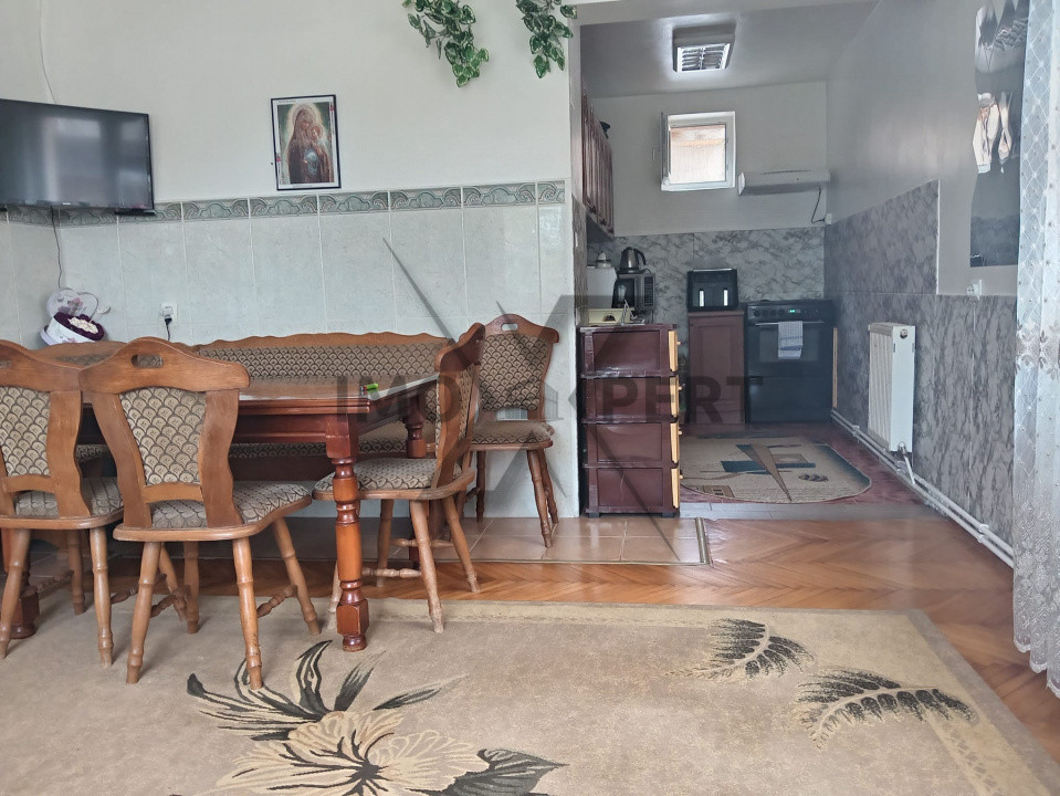 Oferim spre vanzare 2 case individuale intr-o curte generoasa, Mihai Viteazu!