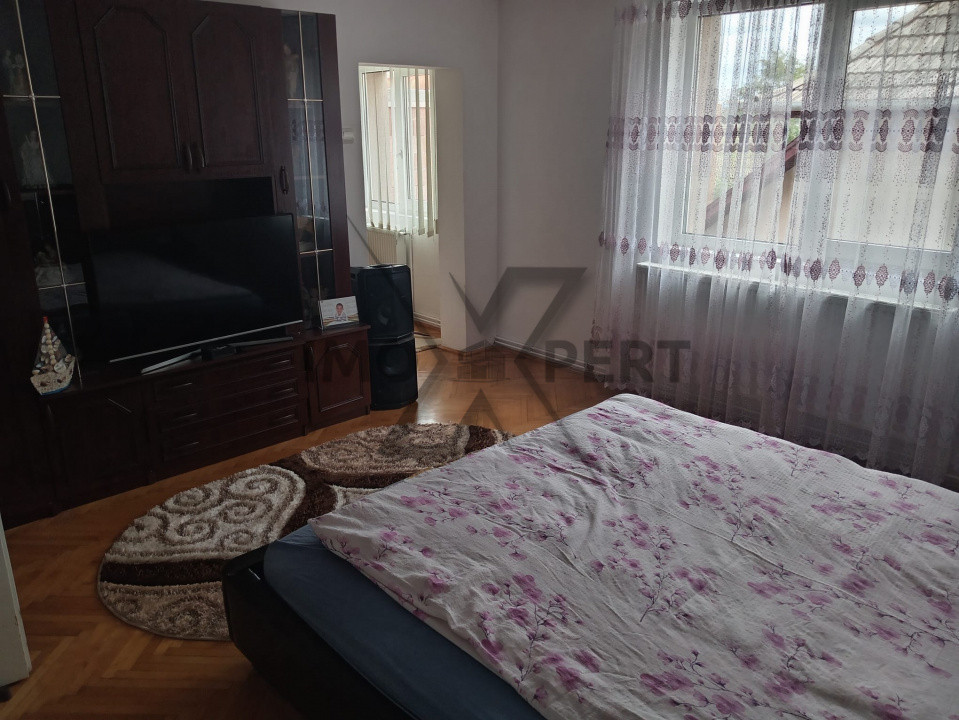 Oferim spre vanzare 2 case individuale intr-o curte generoasa, Mihai Viteazu!