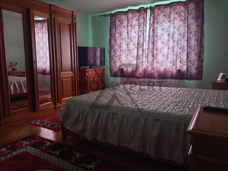 Oferim spre vanzare 2 case individuale intr-o curte generoasa, Mihai Viteazu!