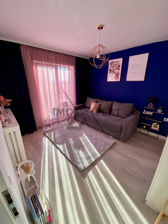 Apartament cu 3 camere, etaj intermediar, zona Vivo