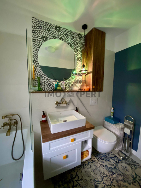 Apartament cu 3 camere, etaj intermediar, zona Vivo