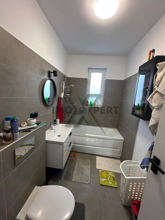 Apartament cu 2 camere, et 1/4 , 58mp, cu garaj zona Regal