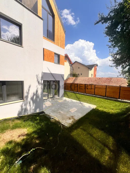 Casa tip duplex de vanzare , Dambul Rotund!