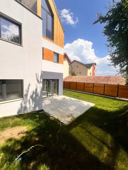 Casa tip duplex de vanzare , Dambul Rotund!