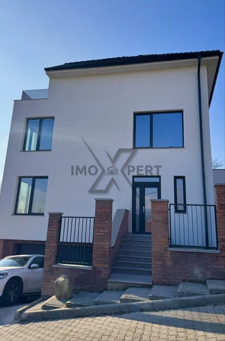 Duplex de 170 m2 utili cu garaj, cartier Dambul Rotund !