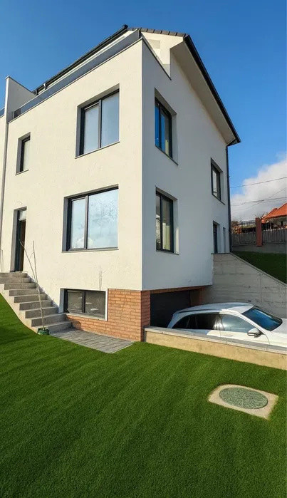 Duplex de 170 m2 utili cu garaj, cartier Dambul Rotund !