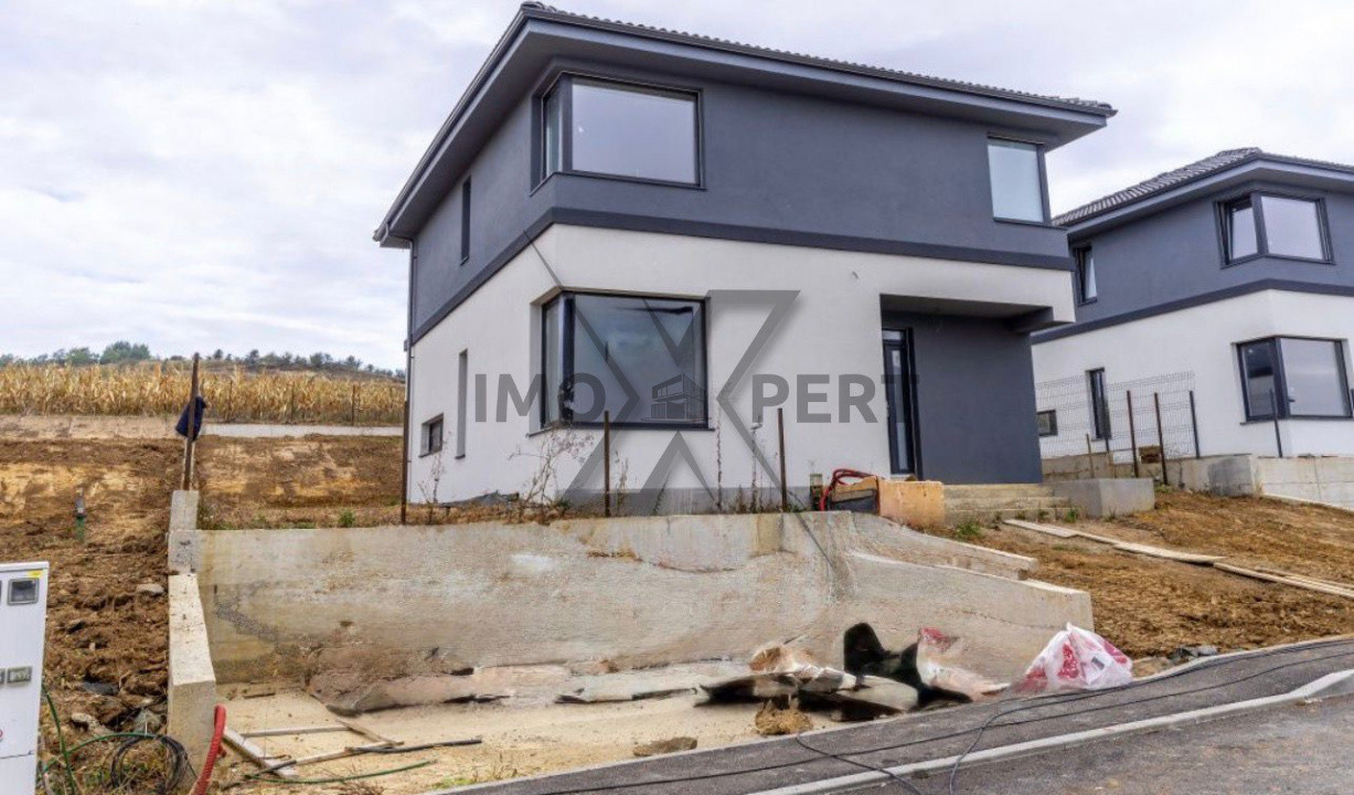 Casa individuala cu 4 camere, in Corusu!