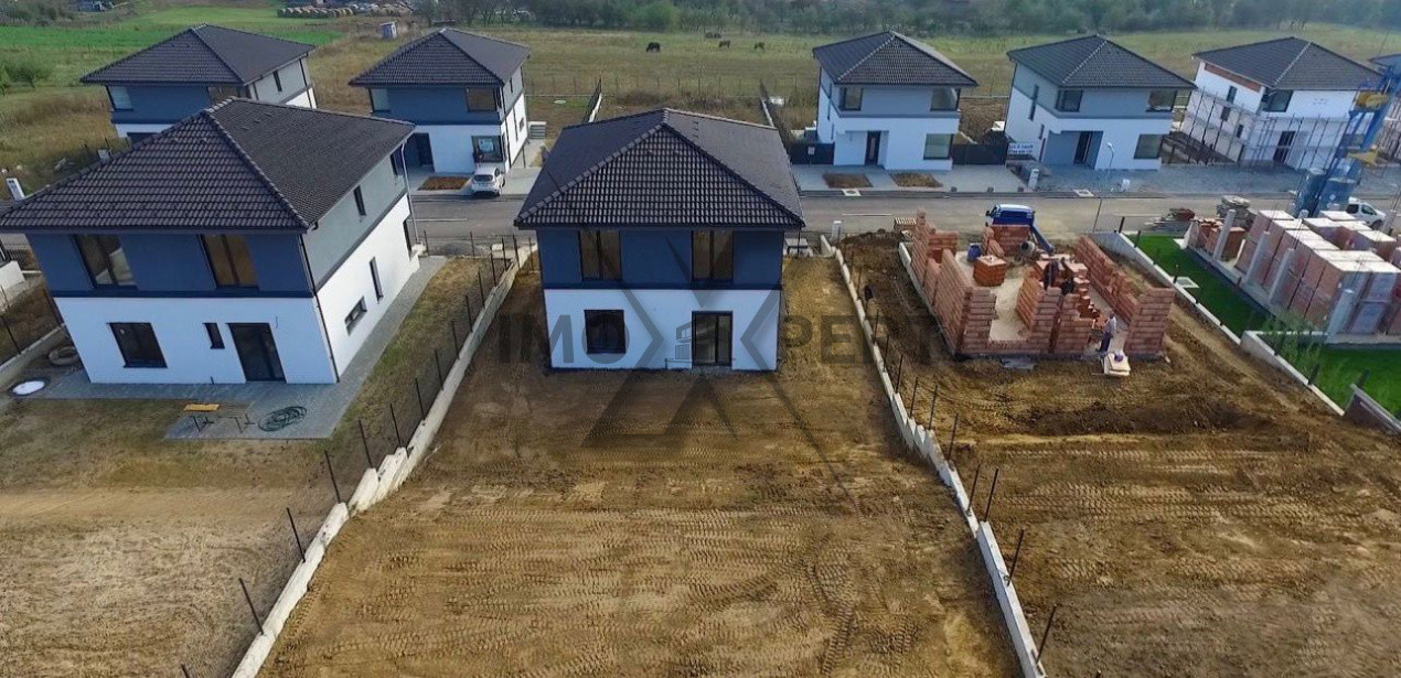 Casa individuala cu 4 camere, in Corusu!