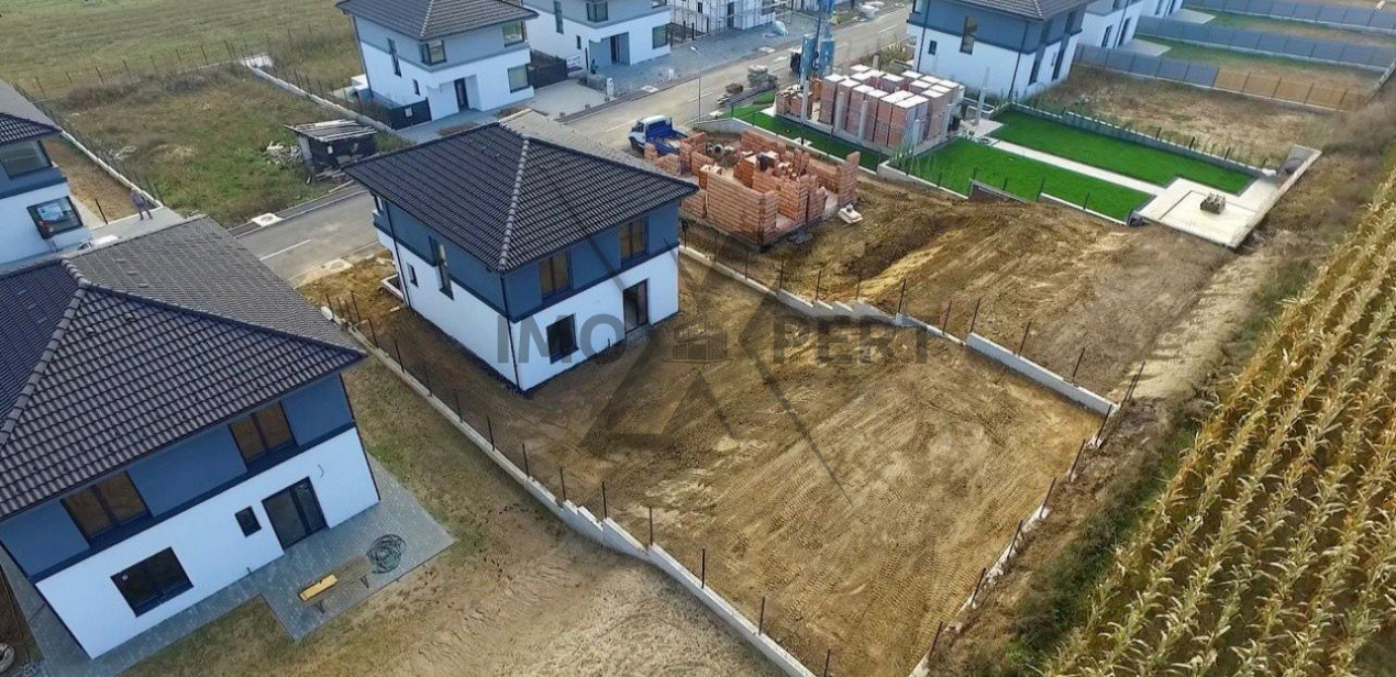 Casa individuala cu 4 camere, in Corusu!