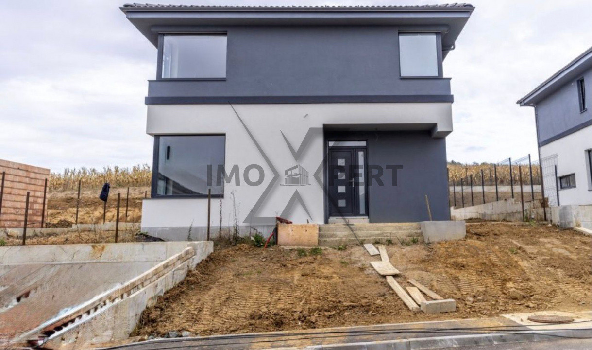 Casa individuala cu 4 camere, in Corusu!