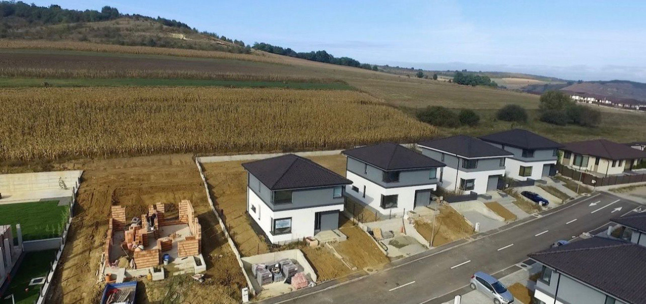 Casa individuala cu 4 camere, in Corusu!