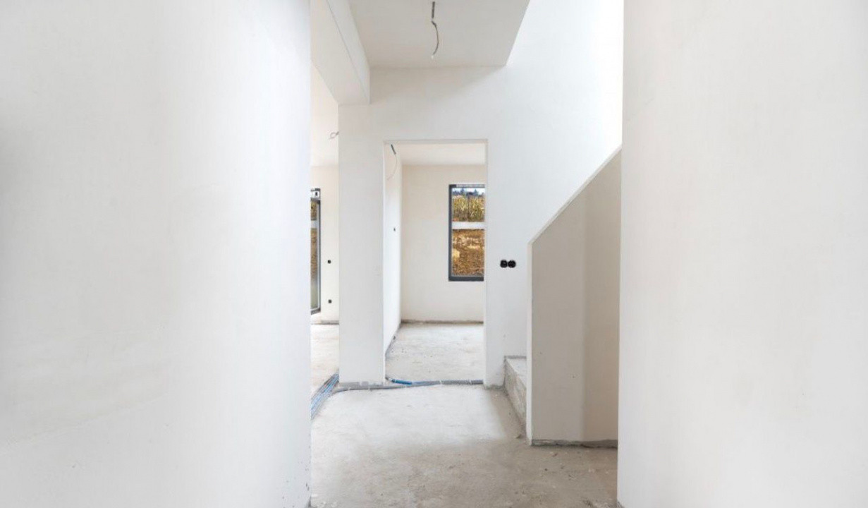 Casa individuala cu 4 camere, in Corusu!