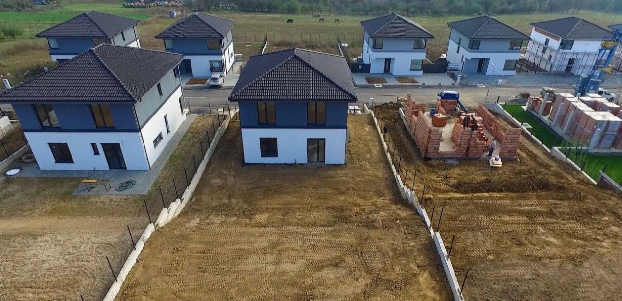Casa individuala cu 4 camere, in Corusu!
