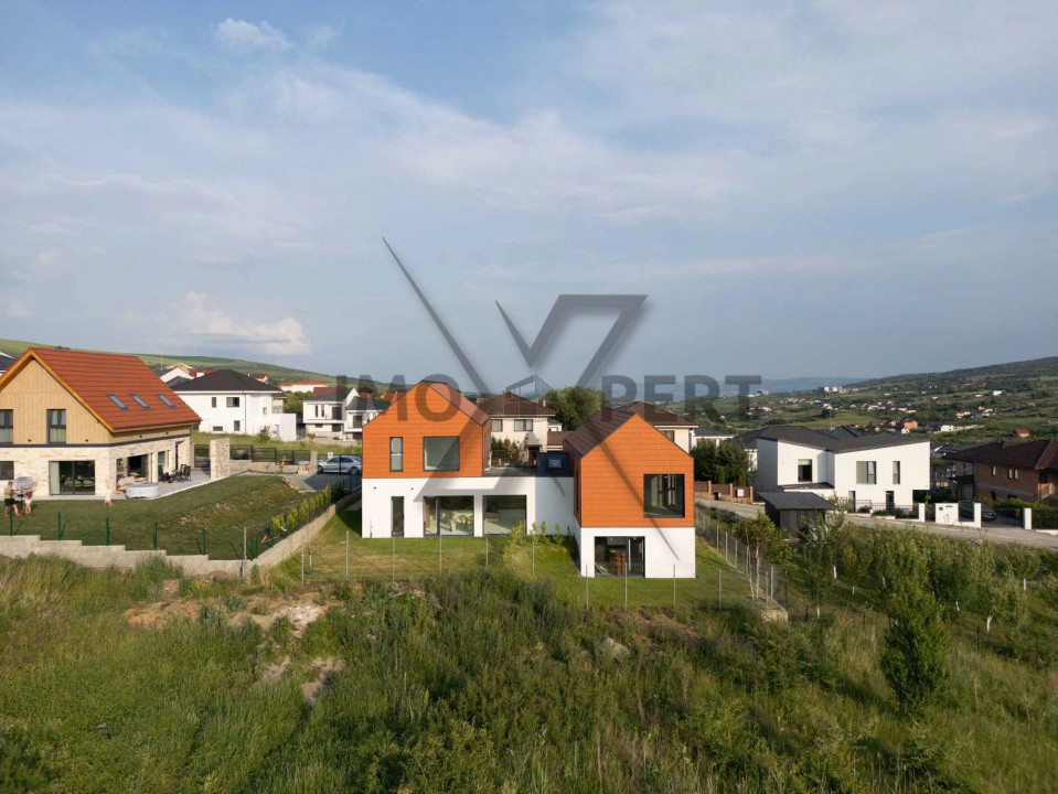 Casa cu design si materiale Premium , La intrare in Chinteni! 