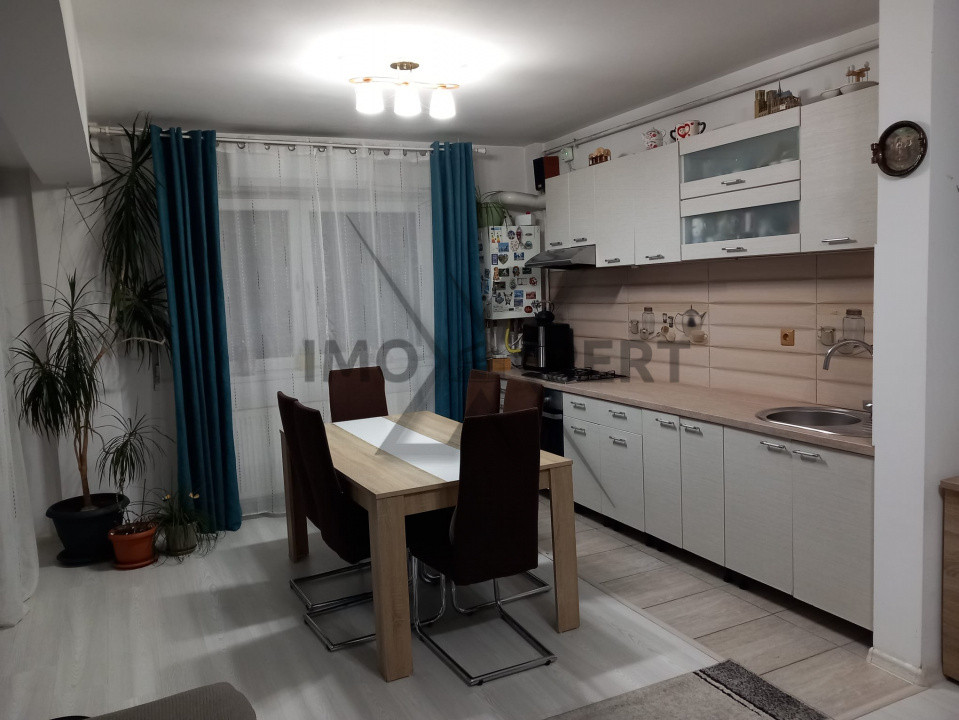 Apartament 3 camere, doua bai, orientare Sud , Baciu Regal 
