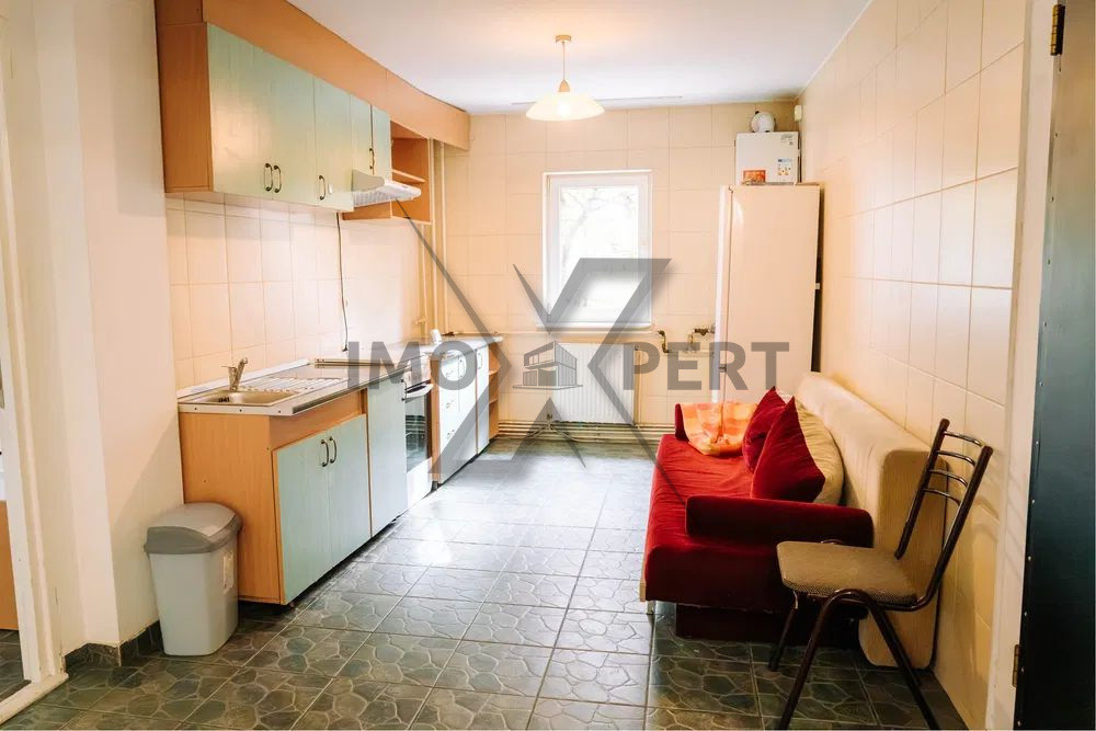 Apartament cu 3 camere decomandate, etaj 1, Piața Zorilor