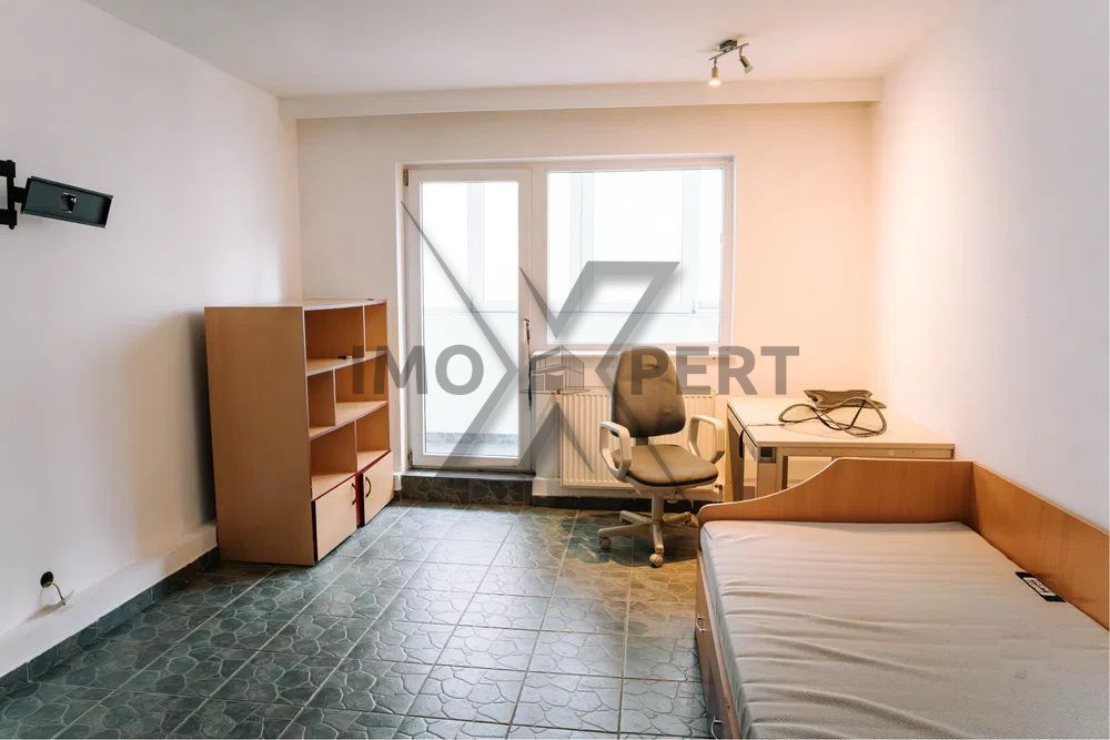 Apartament cu 3 camere decomandate, etaj 1, Piața Zorilor