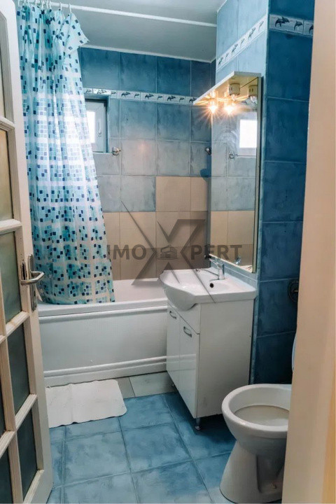 Apartament cu 3 camere decomandate, etaj 1, Piața Zorilor