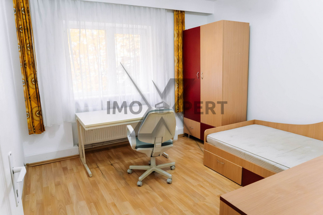 Apartament cu 3 camere decomandate, etaj 1, Piața Zorilor