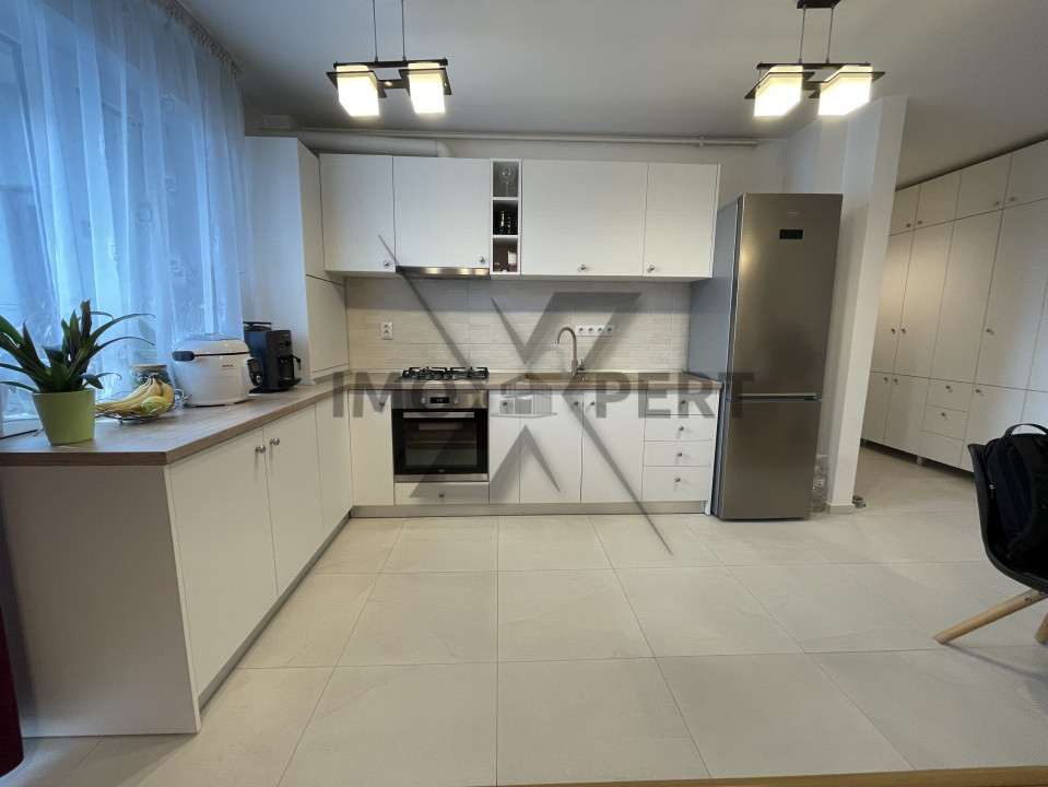 Apartament cu 2 camere, etaj intermediar, zona Vivo