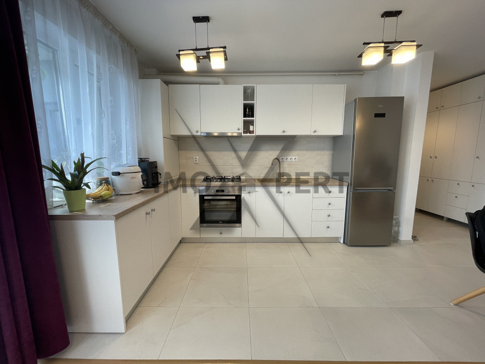 Apartament cu 2 camere, etaj intermediar, zona Vivo