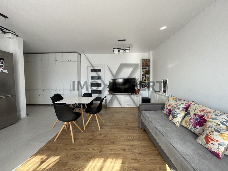 Apartament cu 2 camere, etaj intermediar, zona Vivo