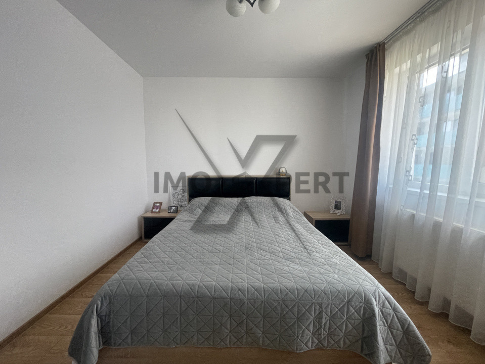 Apartament cu 2 camere, etaj intermediar, zona Vivo