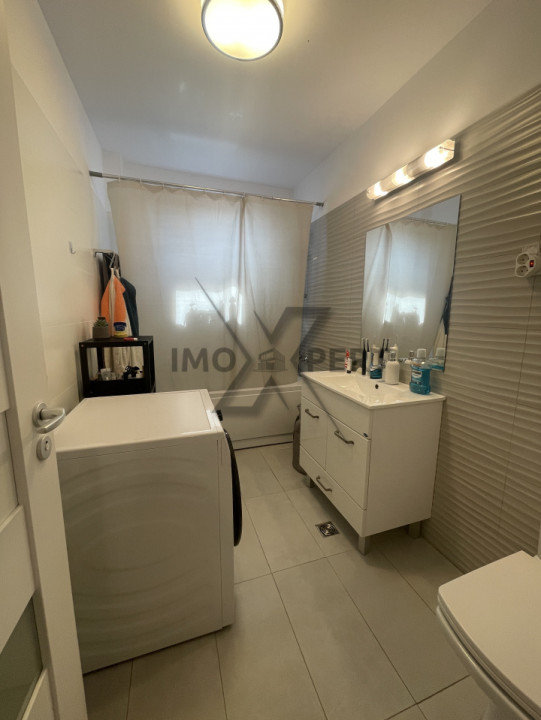 Apartament cu 2 camere, etaj intermediar, zona Vivo