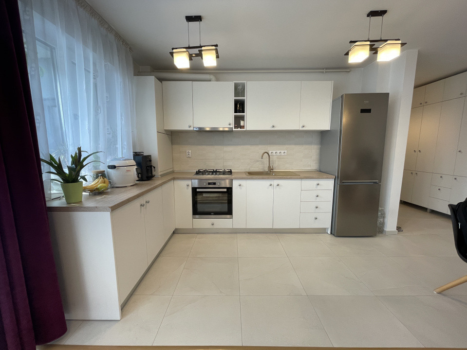 Apartament cu 2 camere, etaj intermediar, zona Vivo