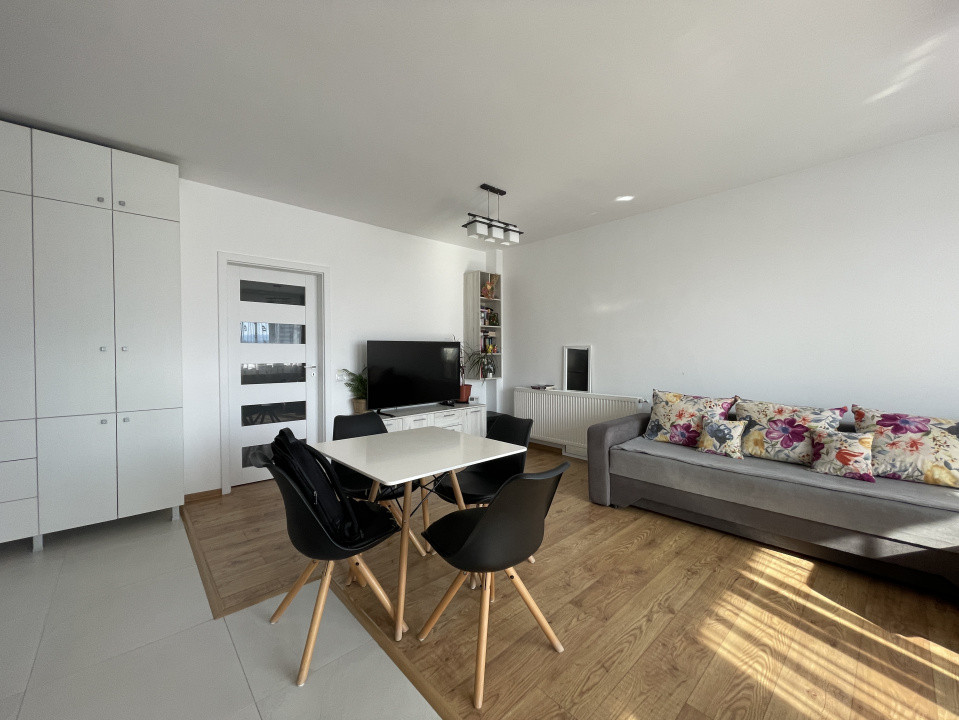 Apartament cu 2 camere, etaj intermediar, zona Vivo
