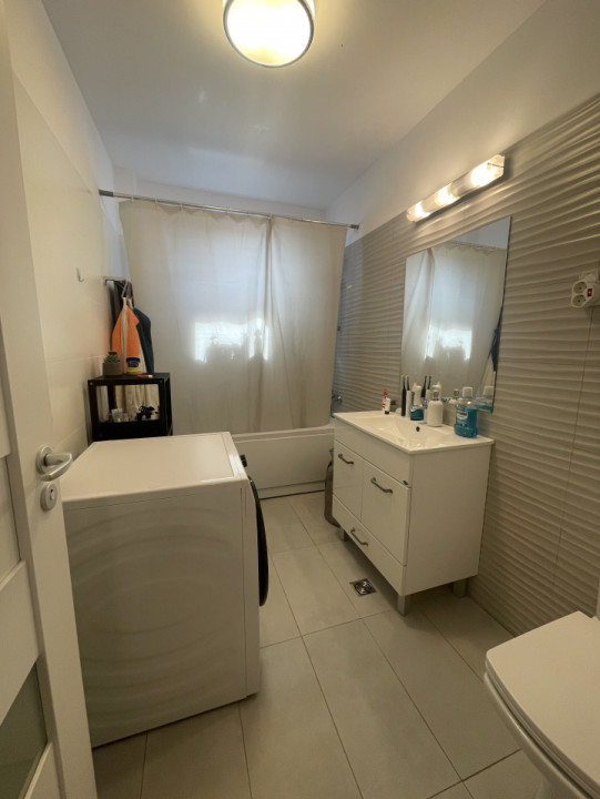 Apartament cu 2 camere, etaj intermediar, zona Vivo