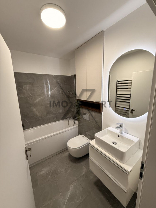 Apartament 4 camere, parcare, zona semicentrala