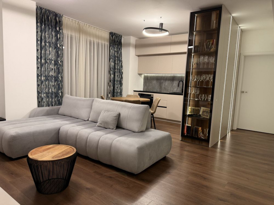 Apartament 4 camere, parcare, zona semicentrala
