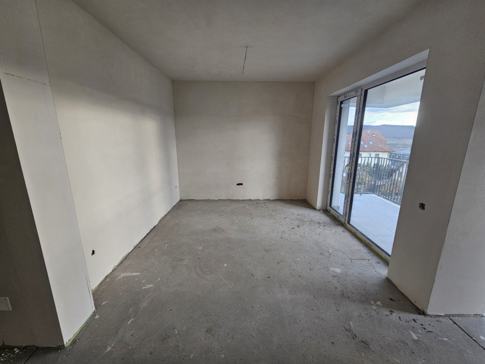 Apartament 4 camere, orientare sud cu priveliste , Baciu Regal 