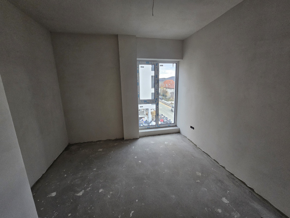 Apartament 4 camere, orientare sud cu priveliste , Baciu Regal 
