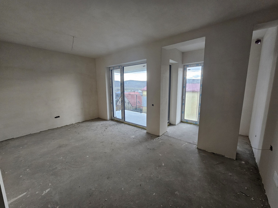 Apartament 4 camere, orientare sud cu priveliste , Baciu Regal 