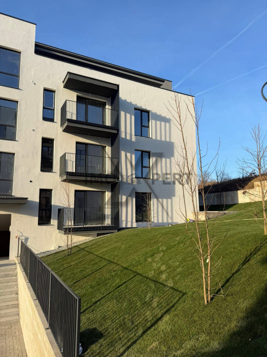 Apartament cu o camere, etaj 1 , parcare, zona Regal 