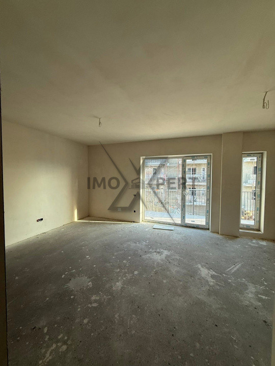 Apartament cu o camere, etaj 1 , parcare, zona Regal 
