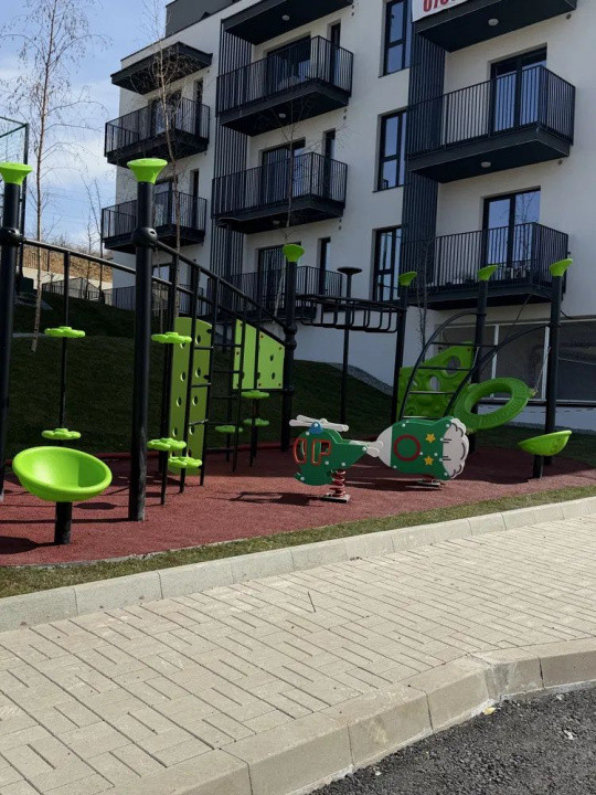 Apartament cu o camere, etaj 1 , parcare, zona Regal 