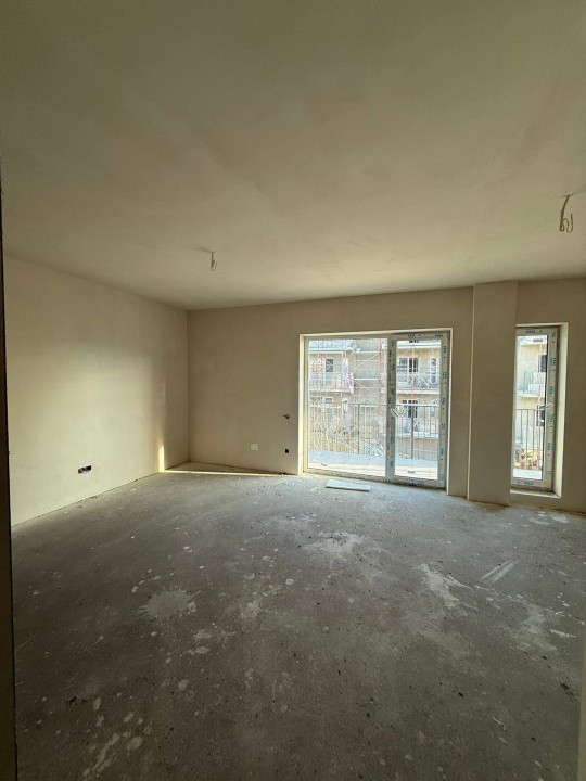 Apartament cu o camere, etaj 1 , parcare, zona Regal 