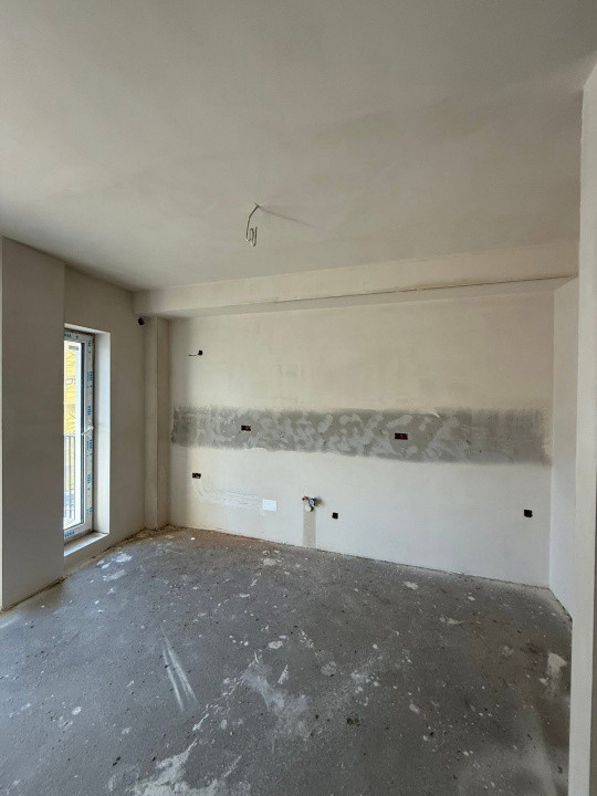 Apartament cu o camere, etaj 1 , parcare, zona Regal 