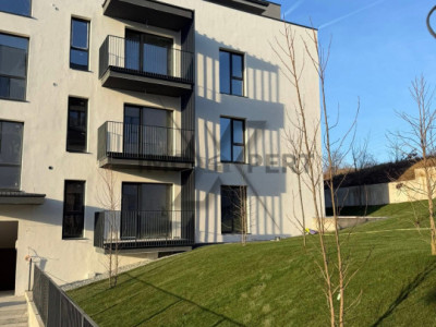 Apartament cu o camere, etaj 1 , parcare, zona Regal 