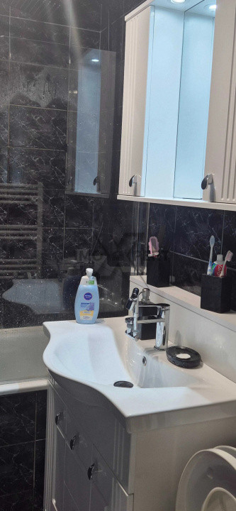 Apartament 2 camere, decomandat, 2 balcoane, Intre Lacuri