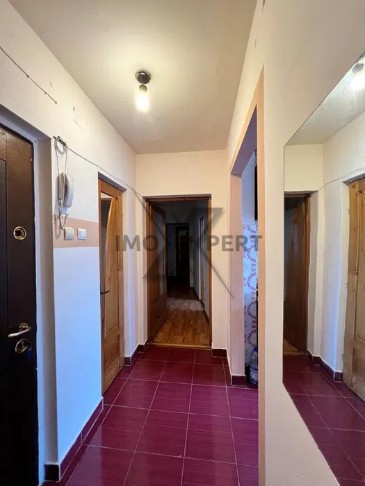 Apartament Piata Abator - 3 camere decomandat 