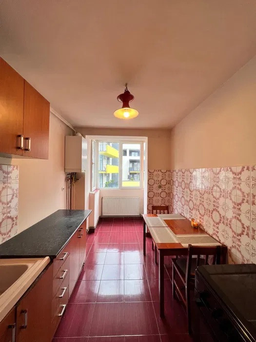 Apartament Piata Abator - 3 camere decomandat 