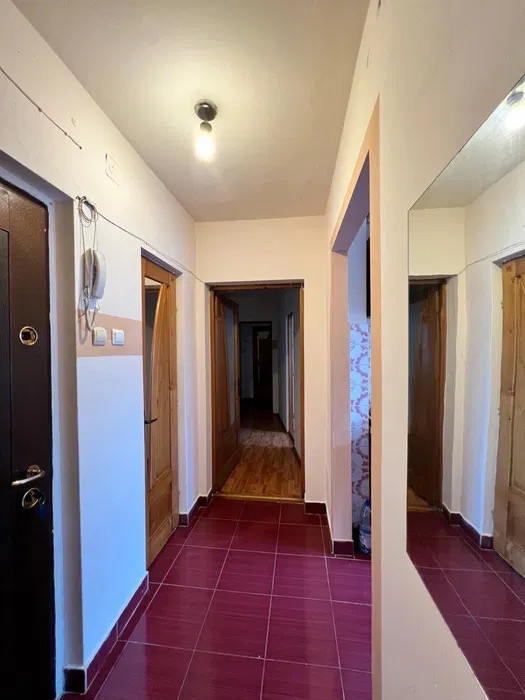 Apartament Piata Abator - 3 camere decomandat 