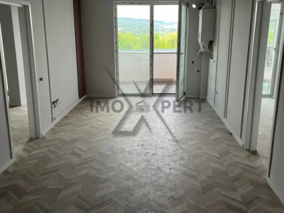 Apartament 3 camere, et intermediar, finisat, cartier Între Lacuri